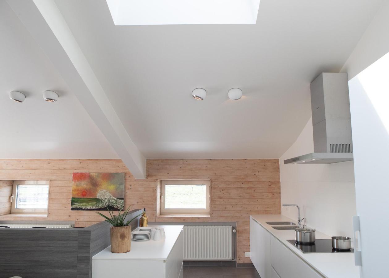 Landelijk Vakantiehuis In Diksmuide Met Een Tuin En Vijver Exterior foto