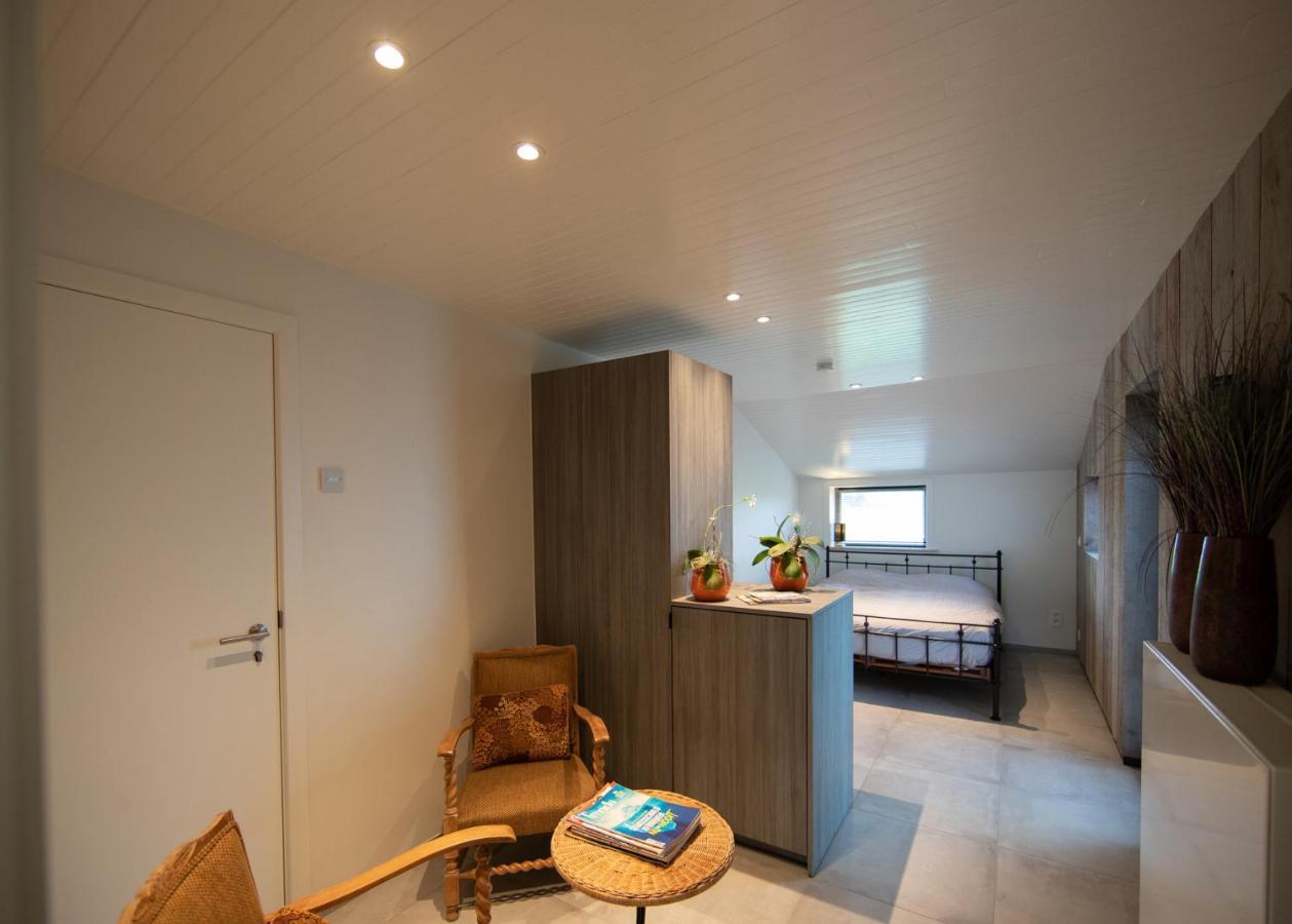 Landelijk Vakantiehuis In Diksmuide Met Een Tuin En Vijver Exterior foto