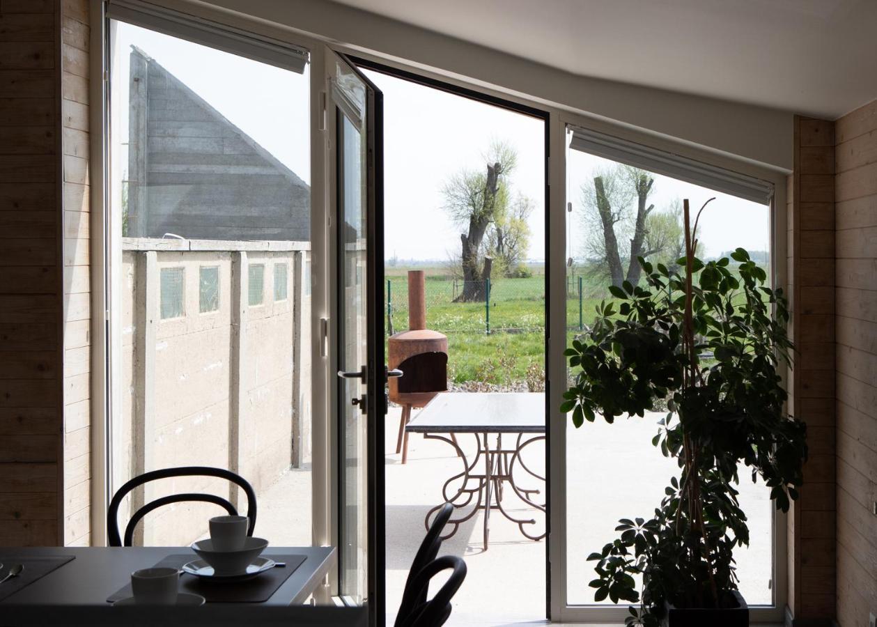 Landelijk Vakantiehuis In Diksmuide Met Een Tuin En Vijver Exterior foto