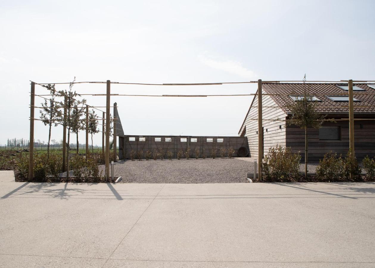 Landelijk Vakantiehuis In Diksmuide Met Een Tuin En Vijver Exterior foto