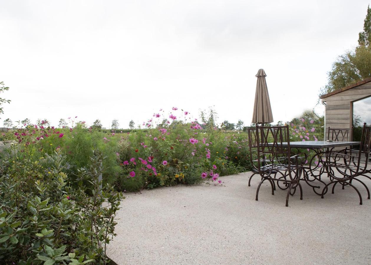 Landelijk Vakantiehuis In Diksmuide Met Een Tuin En Vijver Exterior foto
